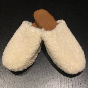 Women's Vineyard Vines Cream Slippers Size 7M